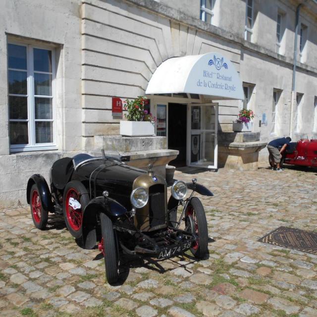27 Rochefort Rassemblement Amilcar et Cycles Cars 15 06 2017 (14)
