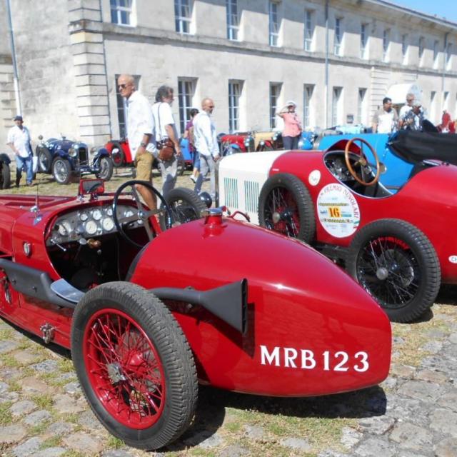 27 Rochefort Rassemblement Amilcar et Cycles Cars 15 06 2017 (77)