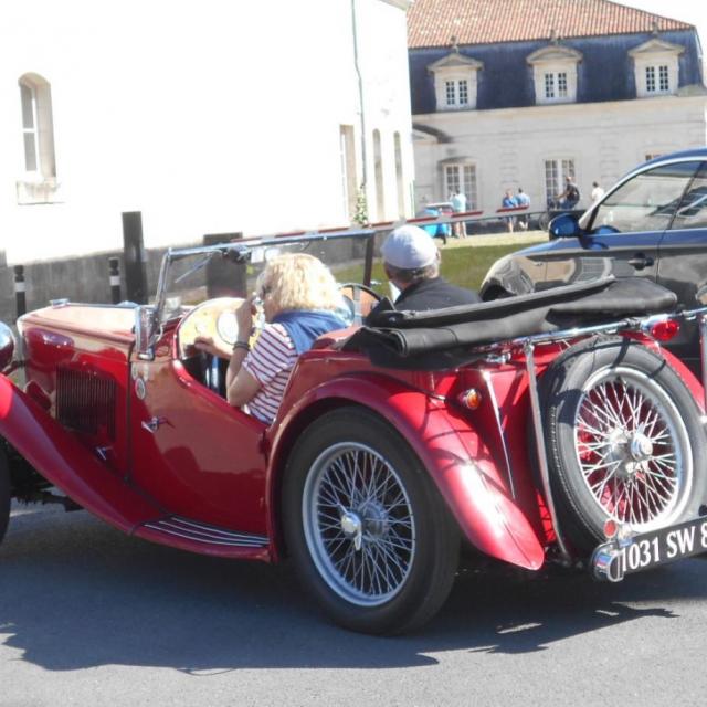 27 Rochefort Rassemblement Amilcar et Cycles Cars 15 06 2017 (89)