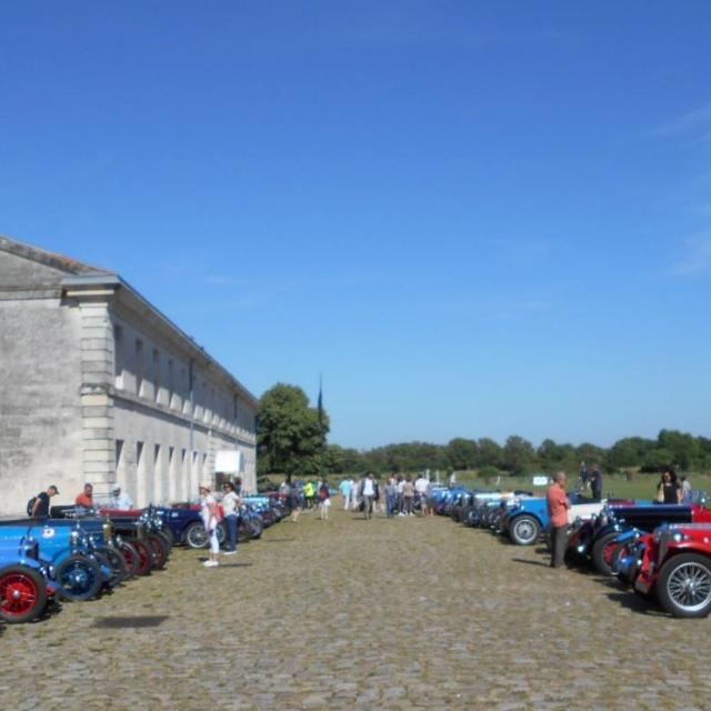 27 Rochefort Rassemblement Amilcar et Cycles Cars 15 06 2017 (97)