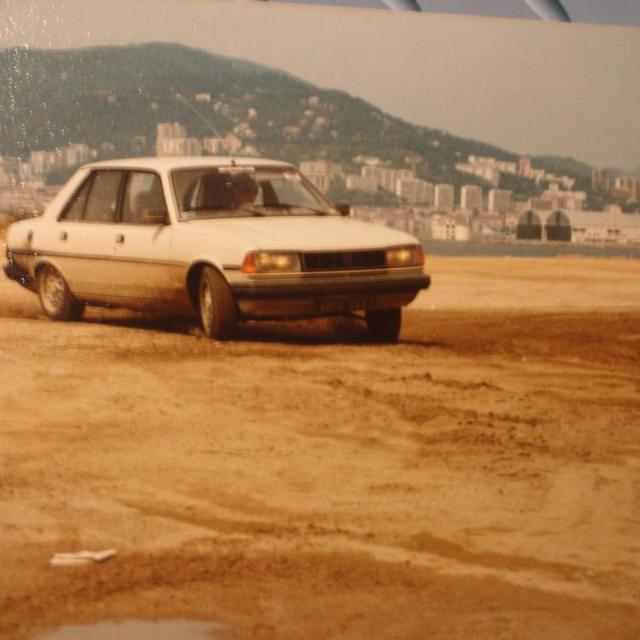 Peugeot 305